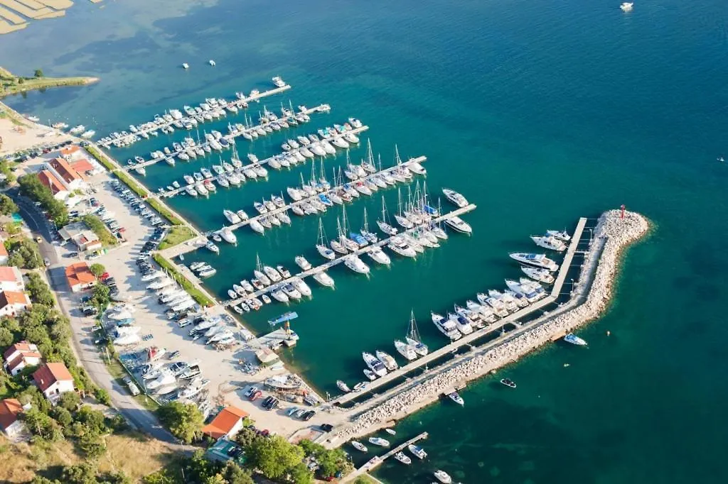 Beachfront Apartment With Seaview Supetarska Draga