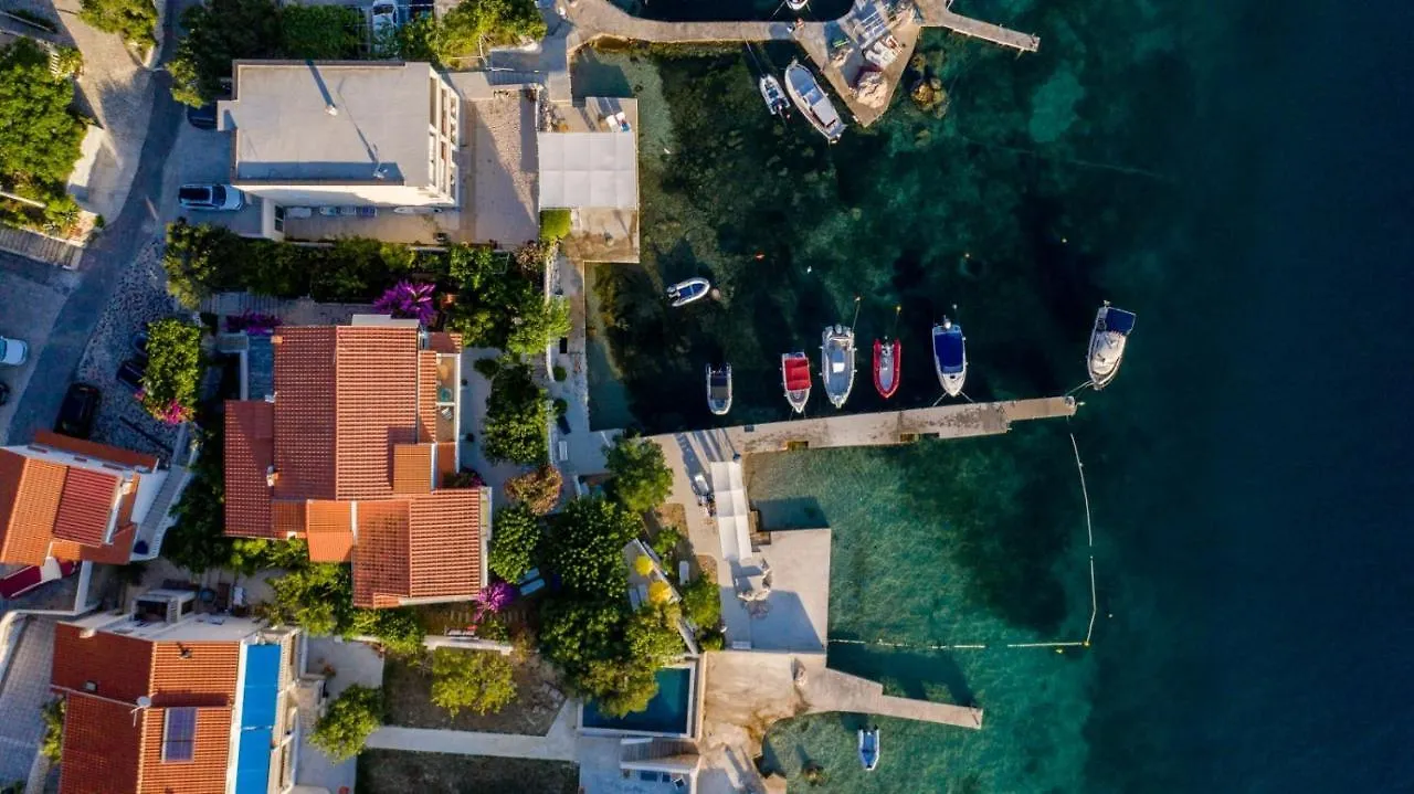Beachfront Apartment With Seaview Supetarska Draga
